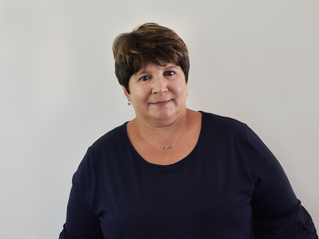 Vida Trumpelmann Sharon Receptionist